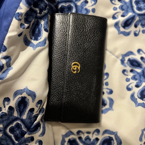 Gucci grained leather wallet . Comes with dust bag. - Picture 4 of 8